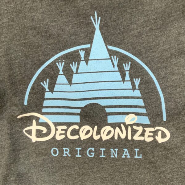 Decolonized tee